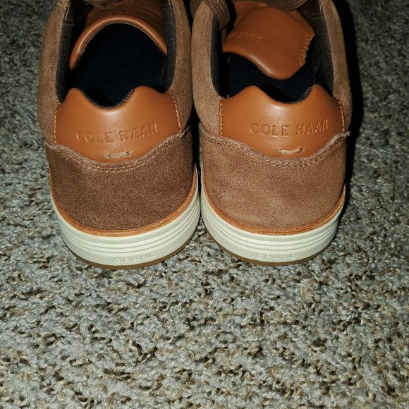 Sneaker - Picture 3 of 5